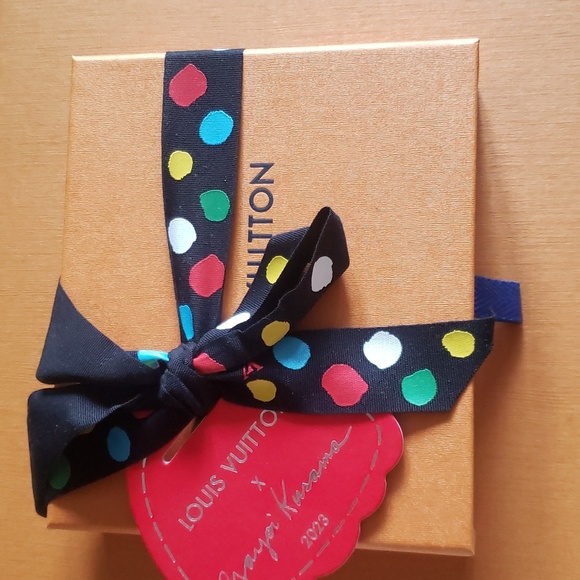 Louis Vuitton x Yayoi Kusama Vivienne Key Ring - Picture 6 of 6